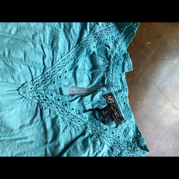 NWT FINAL REDUCTION Cold Shoulder Crochet Top Sz S - Picture 2 of 8